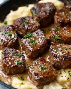Garlic Butter Steak Bites in Creamy Parmesan Sauce: A 25-Minute Gourmet Dinner 1